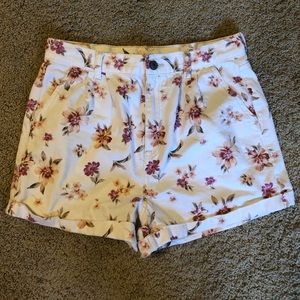 AMERICAN EAGLE MOM SHORTS